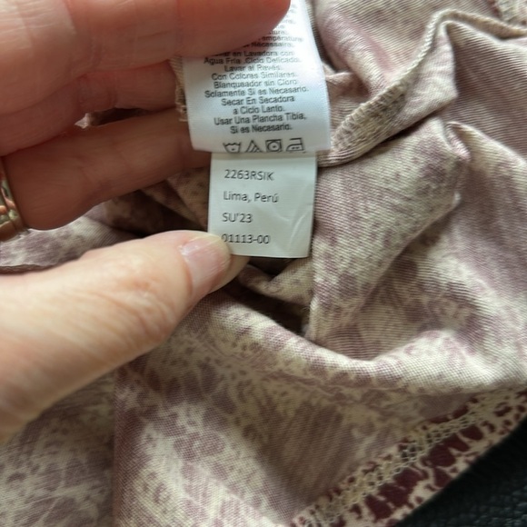 Nation Ltd Judith Yoked T Shirt Top Womens V Neck Puff Sleeve Ikat Sz XS - Picture 9 of 13